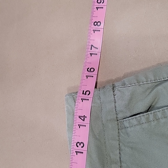 Old Navy Size 6 Khaki Green Just Below Waist Chino Shorts, Gently Used Condition - Picture 5 of 11